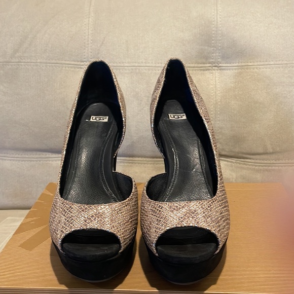 UGG Australia Toura Wedges - Picture 2 of 9